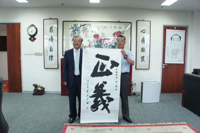 中國書法家協(xié)會會員徐平來我所參觀