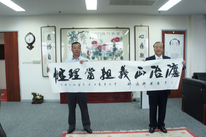 中國書法家協(xié)會會員徐平來我所參觀