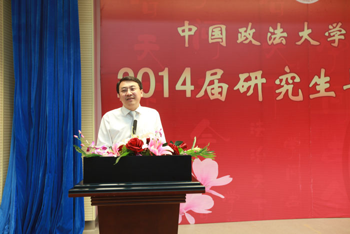 　　2014年6月27日下午，中國(guó)政法大學(xué)法學(xué)院頒發(fā)2013年度岳成律師事務(wù)所獎(jiǎng)教金、獎(jiǎng)學(xué)金，我所岳運(yùn)生主任出席活動(dòng)并為獲獎(jiǎng)?wù)哳C發(fā)榮譽(yù)證書(shū)。