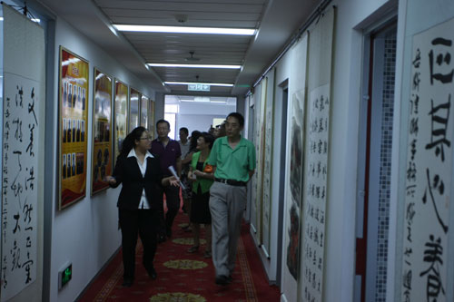 民建北京朝陽(yáng)區(qū)社會(huì)服務(wù)專委會(huì)多位客人來(lái)我所參觀交流