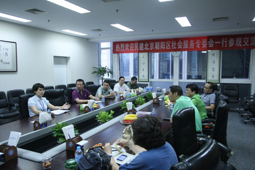 民建北京朝陽(yáng)區(qū)社會(huì)服務(wù)專委會(huì)多位客人來(lái)我所參觀交流