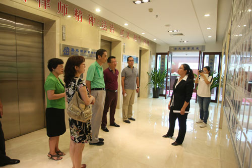 民建北京朝陽(yáng)區(qū)社會(huì)服務(wù)專委會(huì)多位客人來(lái)我所參觀交流