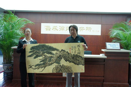 中國(guó)畫院國(guó)家一級(jí)美術(shù)師高大曾院士向我所贈(zèng)送畫作